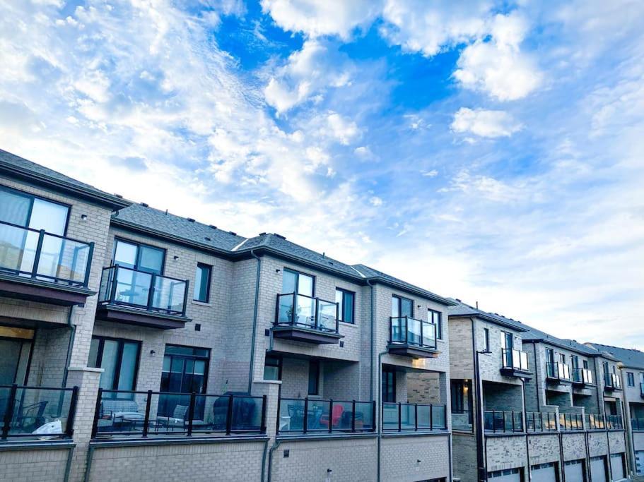 Elegant Rooms In Shared Townhouse Next To Beachウィットビー エクステリア 写真
